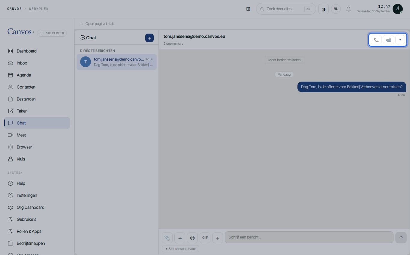 De knoppen voor video- en audiovergadering bovenaan een chatgesprek
