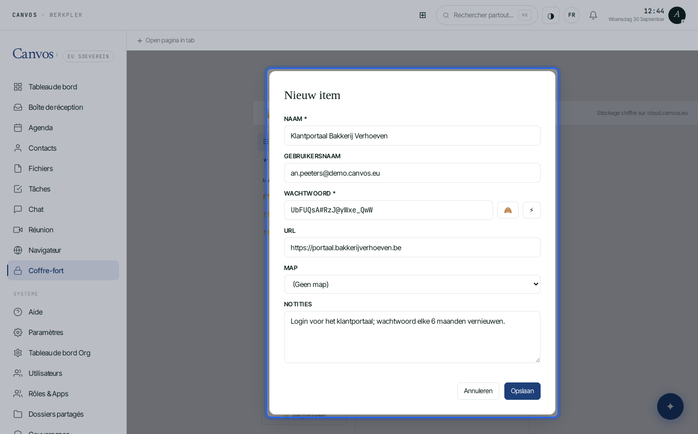 Le formulaire Nouvel élément avec nom, identifiant, mot de passe généré, URL et notes